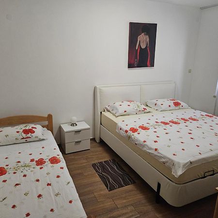 Apartments Vila Tisa Mali Lošinj Exterior foto