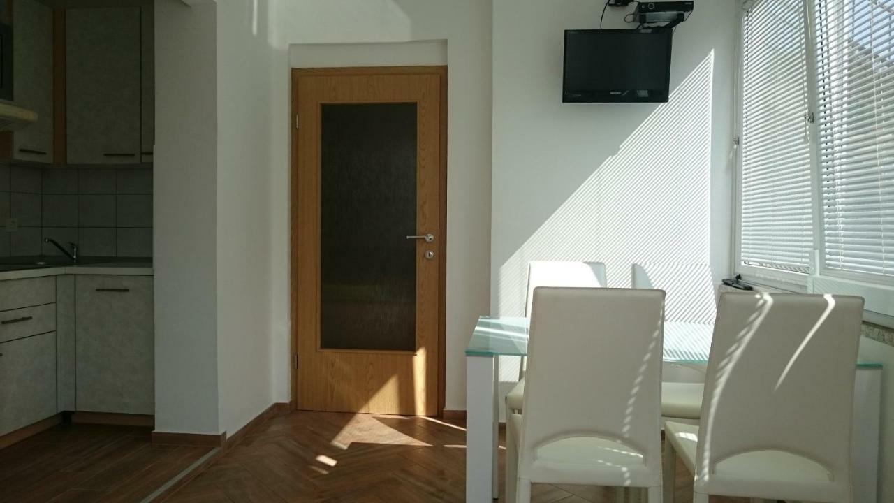Apartments Vila Tisa Mali Lošinj Exterior foto