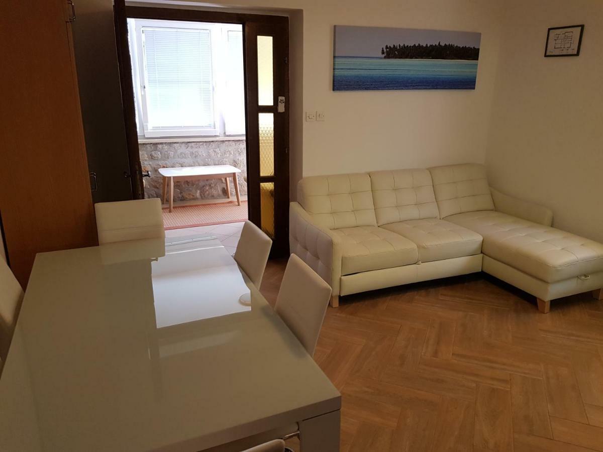 Apartments Vila Tisa Mali Lošinj Exterior foto