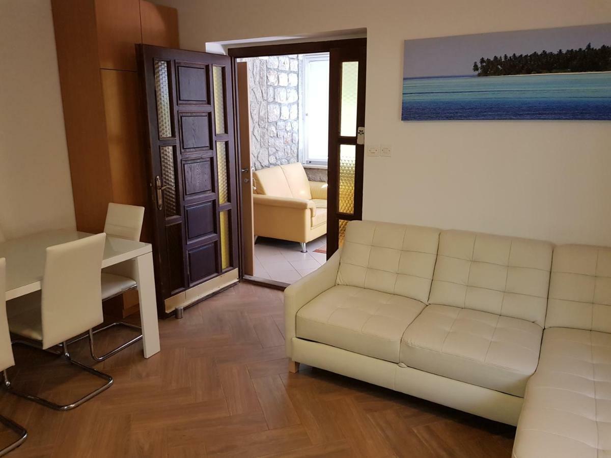 Apartments Vila Tisa Mali Lošinj Exterior foto